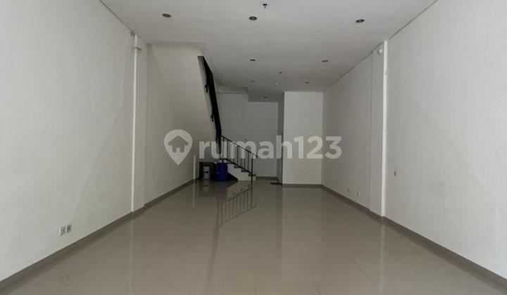 Modern Shophouse in Thamrin Residence, 4.5 Floors, Prime Location, Move-In Ready 2