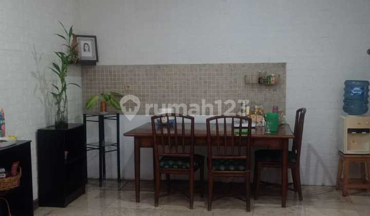 Dijual Rumah Lama Terawat Baik di Jatipadang 5