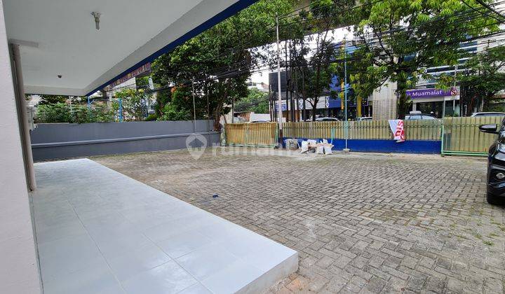 Gedung 3 Lantai Disewakan Jalan Tendean 2