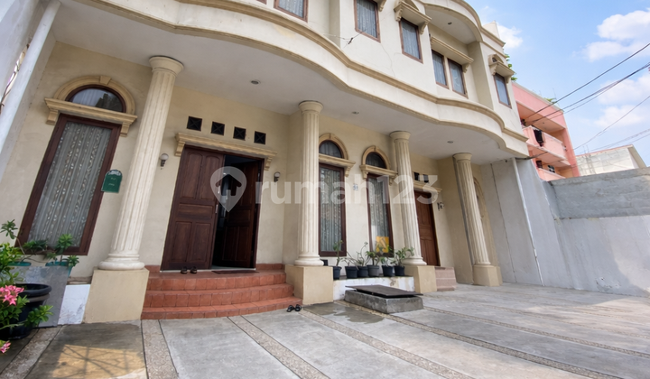 Dijual Properti Komersial LT 400 M² di Pasar Baru - Potensi Kost 5 Lantai, Bebas Banjir