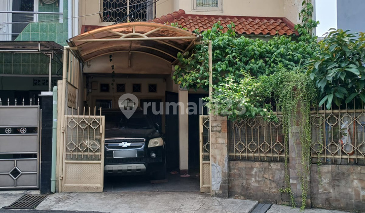 Dijual Cepat Rumah 3 lantai strategis cocok untuk usaha atau kos-kosan Dijual Cepat Rumah 3 lantai strategis cocok untuk usaha atau kos-kosan