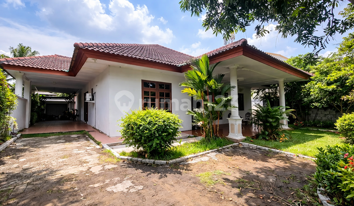 Rumah Mewah Tanah Luas 985 M² di Area Strategis Pondok Aren - Dekat Bintaro Jaya Xchange Mall