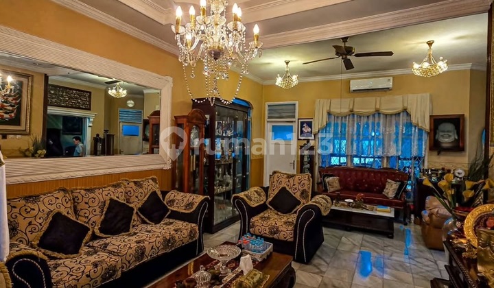 Prime Location Kebayoran Lama! Rumah Luas 570 M² di Jalan Utama Tanah Kusir 2