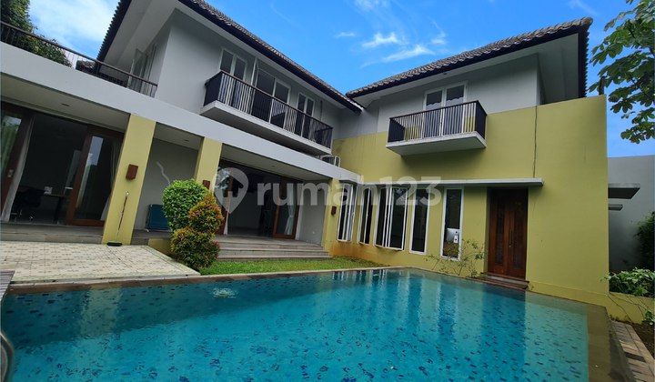 Rumah 2 Lantai Gaya Modern di Kemang, Jakarta Selatan