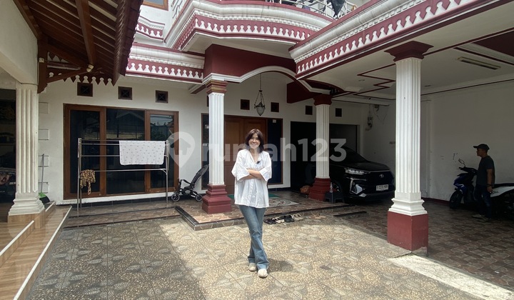 DIJUAL RUMAH MEWAH 2 LANTAI KEBON JERUK SIAP HUNI