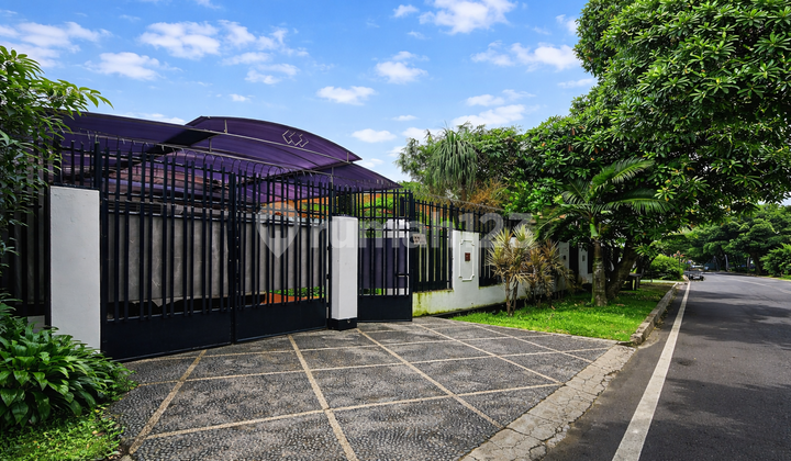 Prime Location Kebayoran Lama! Rumah Luas 570 M² di Jalan Utama Tanah Kusir