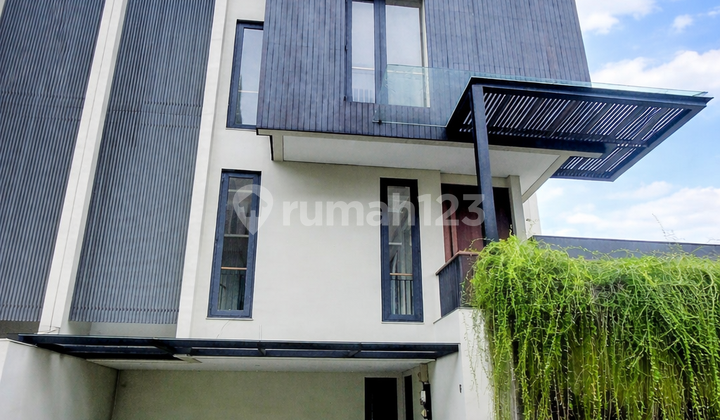 Disewakan Rumah Minimalis Modern di Cilandak - Private Pool, 3Br, Lingkungan Elite