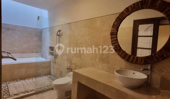 For Rent Luxury House Kebayoran Baru - 6 Bedrooms, Furnished, With Garden & Pool