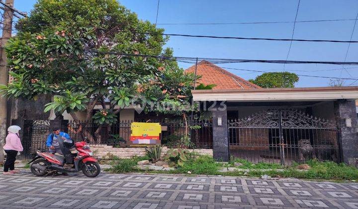 Rumah di Jalan Bratang Gede , Wonokromo, Surabaya 1