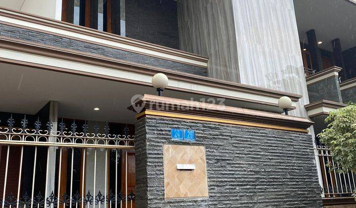 Rumah di Gayunsari Barat, Pagesangan, Jambangan, Surabaya 3 Lantai SHM Bagus 1