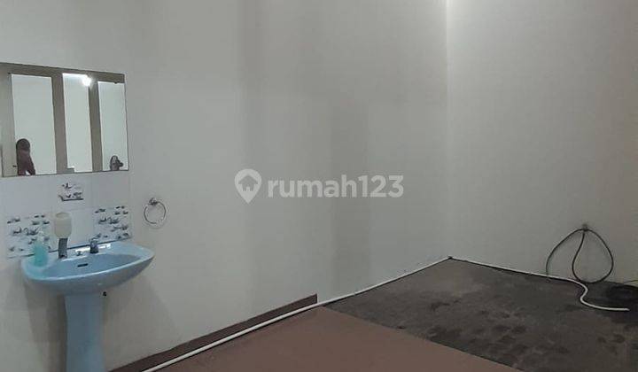 Rumah di Daan Mogot Baru 2 Lantai SHM Bagus Hadap Utara Semi Furnish 9
