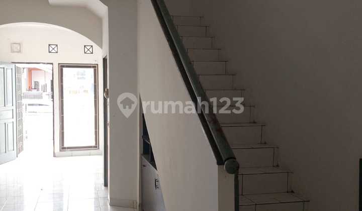Rumah 2 Lantai di Taman Surya 5 Siap Pakai Bagus 2
