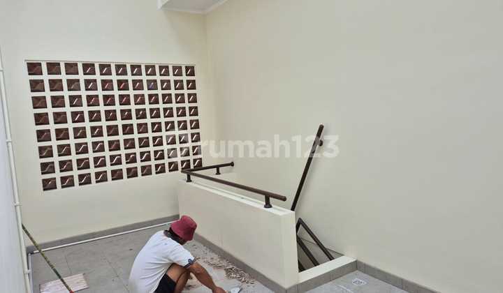 Di Sewa Rumah Permata Buana 2 Lantai Bagus 2
