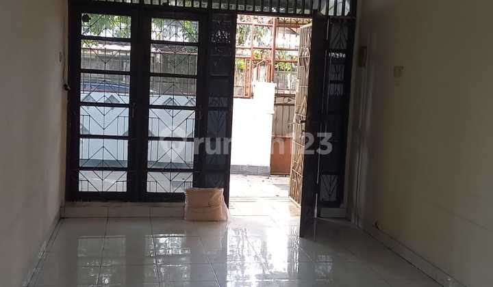 Rumah Citra 2 Jakarta Barat Siap Pakai Hadap Barat
