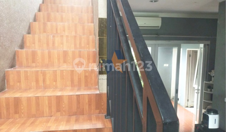 Dijual Rumah Cantik Siap Huni Bangunan 2 Lantai di Graha Raya Bintaro 2
