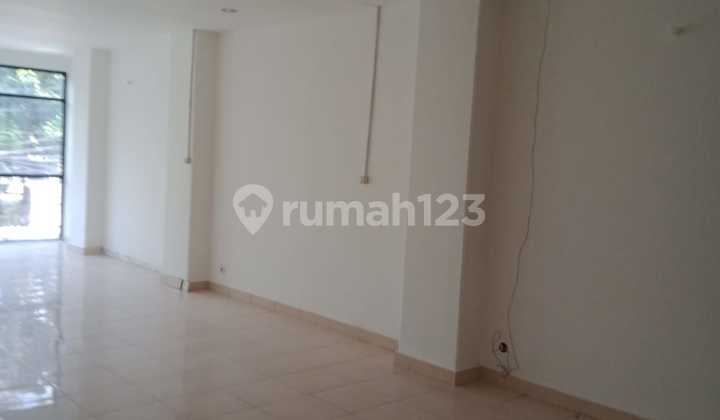 For Rent 4-Storey Strategic Shop House in East Cideng, Central Jakarta 2