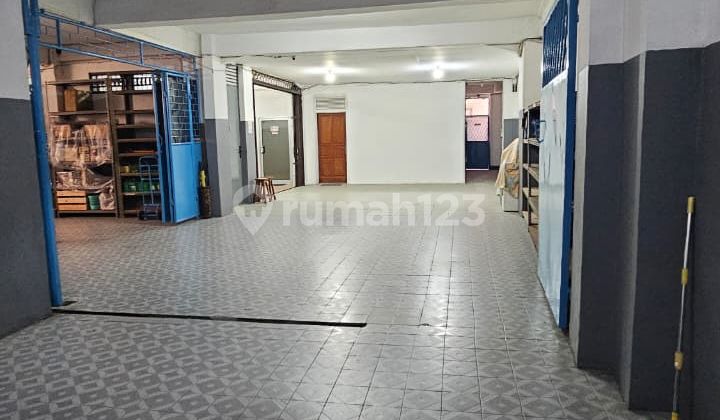 Rumah Usaha di Matraman, Jakarta Timur