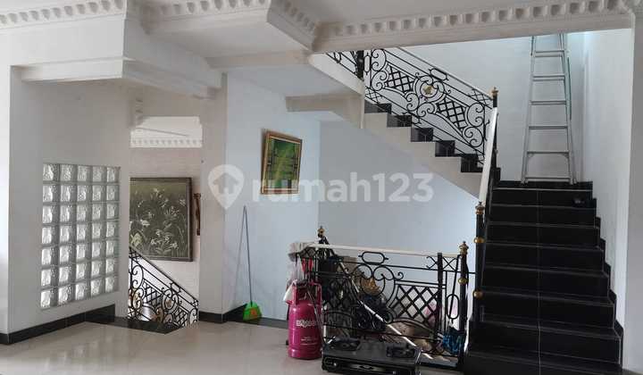 Dijual Rumah 2 Lantai Dikomplek Jatinegara Jakarta Timur