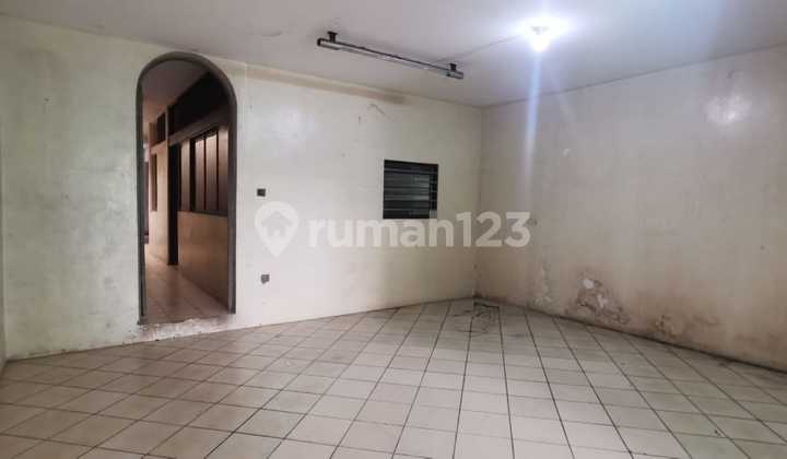 Rumah Luas 700m2 di Tomang, Jakarta Barat 2