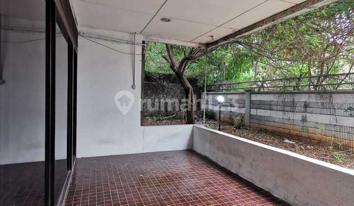 Rumah Luas 700m2 di Tomang, Jakarta Barat Rumah Luas 700m2 di Tomang, Jakarta Barat