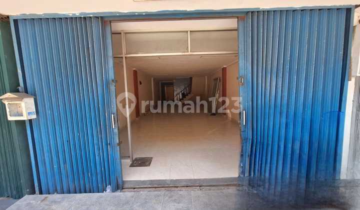 For Rent Ready-to-Occupy Shop House in Cinere, Depok 2