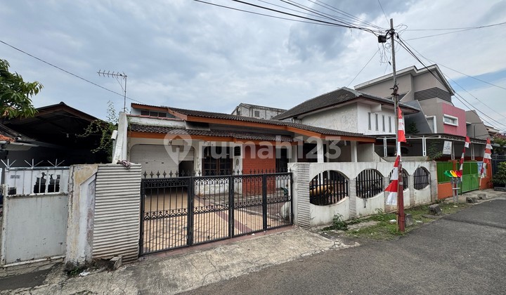 For Sale Strategically Located House in Pos Pengumben, West Jakarta 2