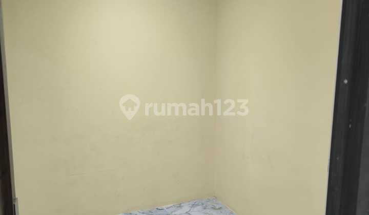 Rumah Terenovasi Unfurnished SHM Cipondoh, Tangerang 2