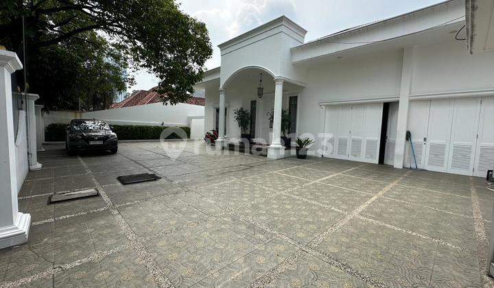 Di sewakan rumah Menteng Jakarta pusat full full furnished Di sewakan rumah Menteng Jakarta pusat full full furnished