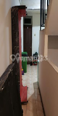 Kos Kosan Strategis Di Lewati Kendaraan Umum Daerah Tanjung Duren Jakarta Barat