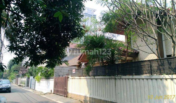 Dijual Rumah Dengan Tanah Luas di Jl. Prapanca 8