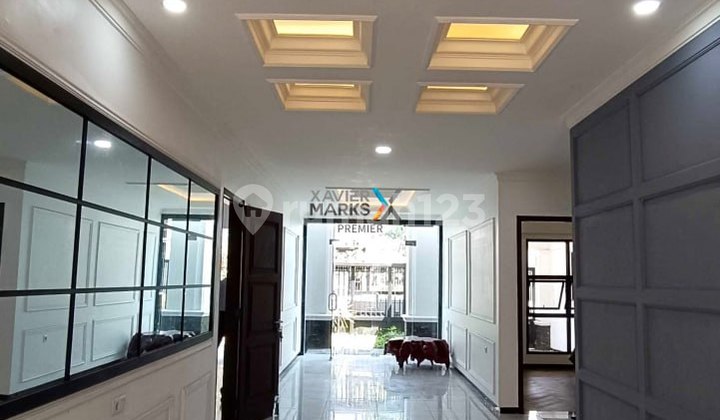 Classic Modern House in Araya Golf Malang 2