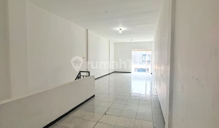 3-Story Shop House in Borobudur Street Business Area, Malang 2