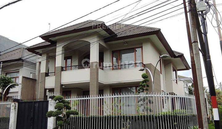 Rumah Mewah 2 Lantai Siap Huni di Boulevard Dieng 1