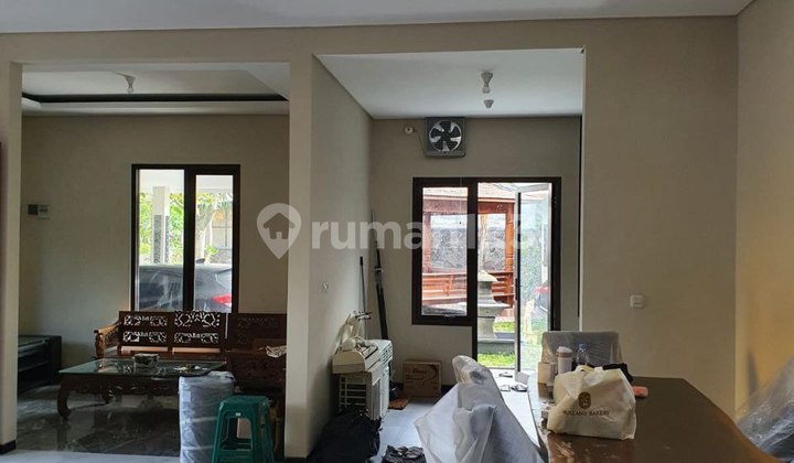 Rumah Modern Furnished Taman Luas di Permata Jingga Suhat Rumah Modern Furnished Taman Luas di Permata Jingga Suhat