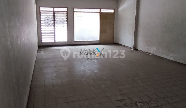 Strategic 3-Storey Shophouse in the Central Business District of Pasar Besar Malang 2