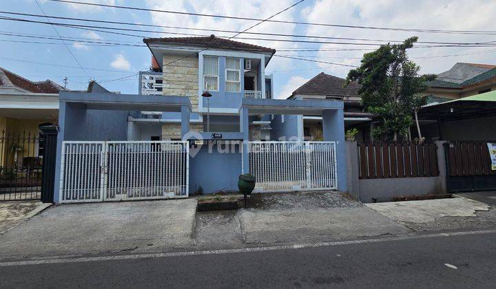 Rumah Sewa 2 Lantai Full Furnished Siap Huni di Jln Bunga2 1