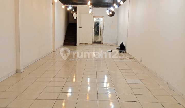 Disewakan Ruko Bagus 3¹/² Lantai di Tebet Jakarta Selatan Disewakan Ruko Bagus 3¹/² Lantai di Tebet Jakarta Selatan
