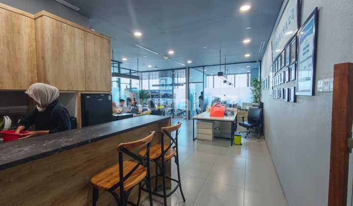 Disewa Ruang Kantor Soho Capital Tanjung Duren Furnished