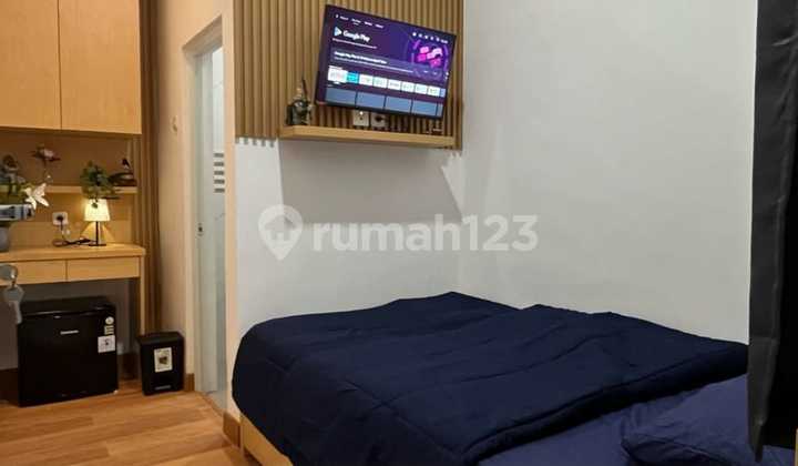 Dijual Bangunan Kost 3 Lantai, 30 Kamar, Luas 250m2, Income Puluhan Juta, Lokasi Strategis di Kebon Jeruk