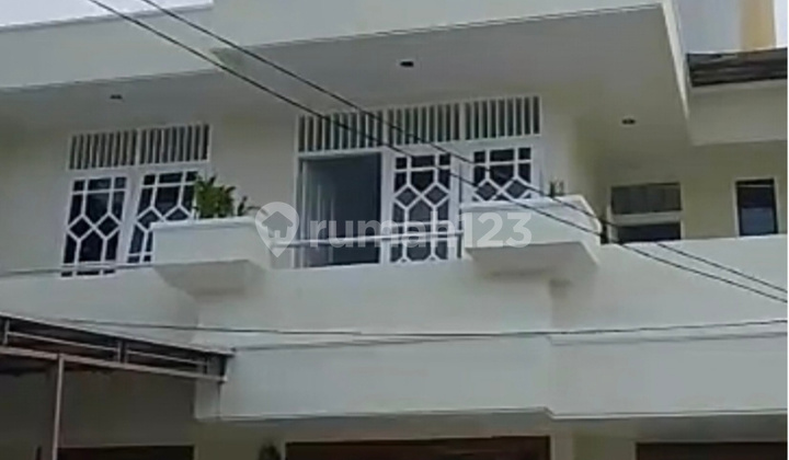 Dijual Rumah 2 Lantai Unfurnished - Budi Indah, Jalan Semeru 1