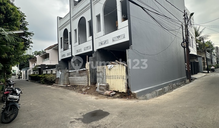 Rumah Baru 3 Lantai Full Di Tanjung Duren