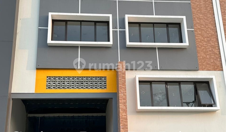 Disewakan - Gudang & Kantor Baru Hadap Jalan Raya Daan Mogot