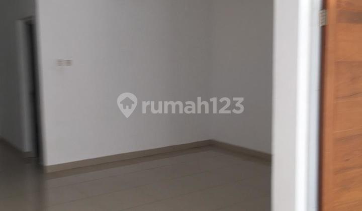 For Rent House in Tanjung Duren, West Jakarta 5+1BR, 2 Floors Land Area 168m2 For Rent House in Tanjung Duren, West Jakarta 5+1BR, 2 Floors Land Area 168m2