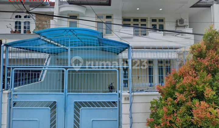 Disewa Rumah Starategis 4 BR Siap Huni Di Jakarta Pusat