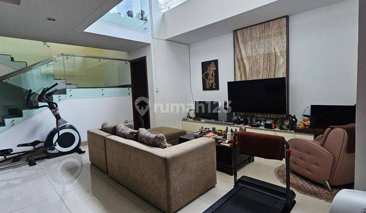 Dijual Rumah 2 Lantai Lt 280m² Di Permata Buana 2