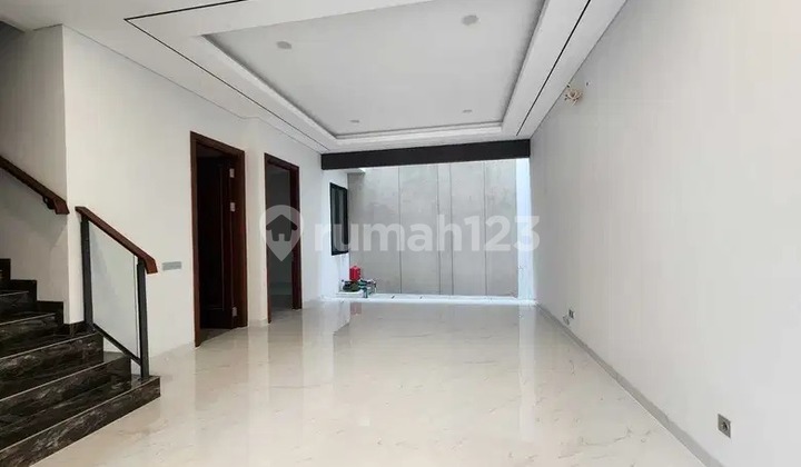 Dijual Rumah di Taman Permata Buana, 4+1BR 3 Lantai Unfurnished Luas 300m2