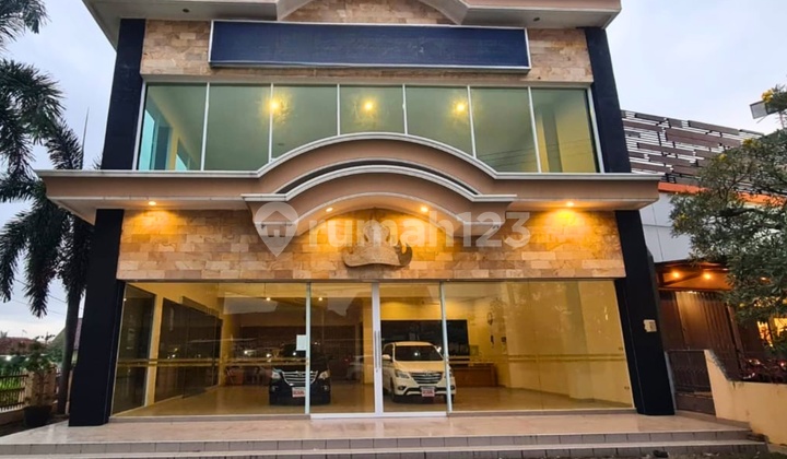 Corner Showroom Building in the Center of Bandar Lampung City Corner Showroom Building in the Center of Bandar Lampung City