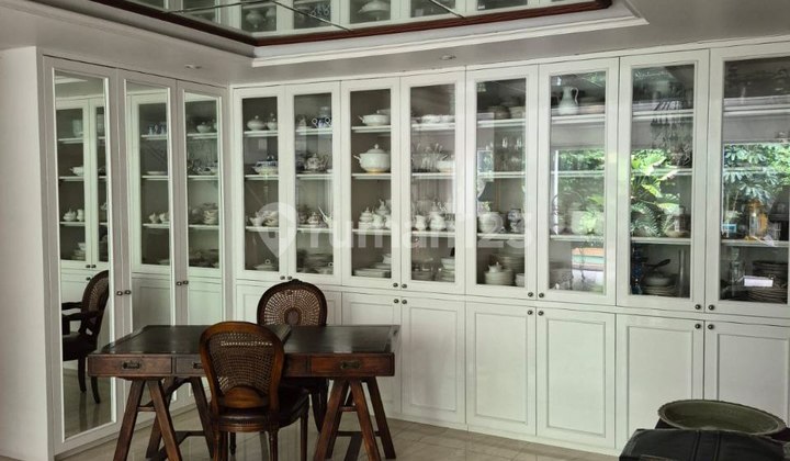 Rumah Siap Hunian Lokasi Strategis Plus Private Pool di Bintaro 2