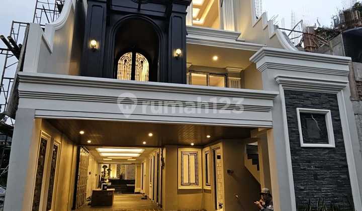 Rumah Mewah 4 Lantai Siap Huni Bebas Banjir Lokasi Nyaman 