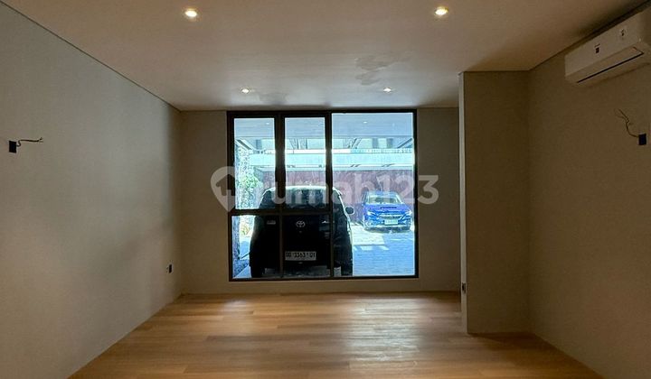 Rumah Luxury House Semi Furnished dengan Private Pool di Kemang 2